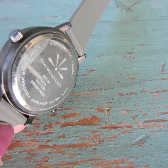 ISAAC MIZRAHI GRAY/SILVER STAINLESS NEUTRAL MINIMALIST WATCH **NEEDS BATTERY - Picture 6 of 7